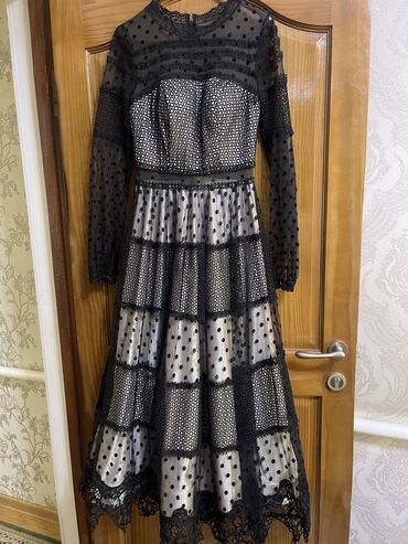элегантное красивое платье: Вечернее платье, Пышное, Длинная модель, С рукавами, Корсет, M (EU 38)