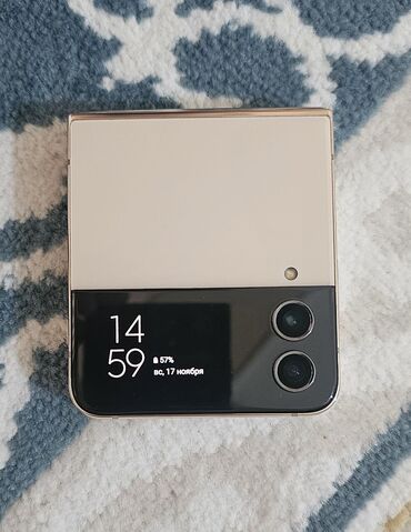 Мобильные телефоны: Samsung Galaxy Z Flip 4, Б/у, 256 ГБ, цвет - Розовый, 1 SIM