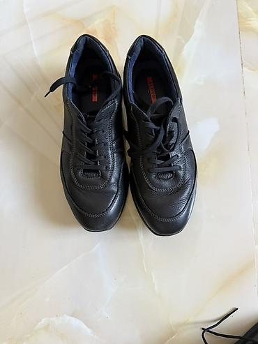 Ayaqqabılar: LLOYD kişi ayaqqabısı – qara rəng, bağcıqlı model. - Material: üst — 1