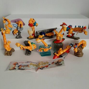 oyuncaq robot: SATILIR. kinder surprise Super giraffie (suoer zurafeler) 2000 ilin