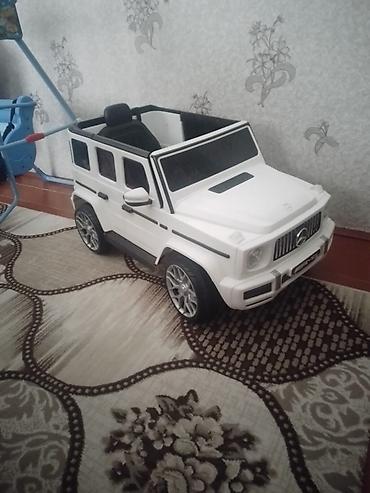 toy sac duzumleri: Uşaq üçün elektriklə işləyən minik maşını – G-klass üslubunda, ağ — 4