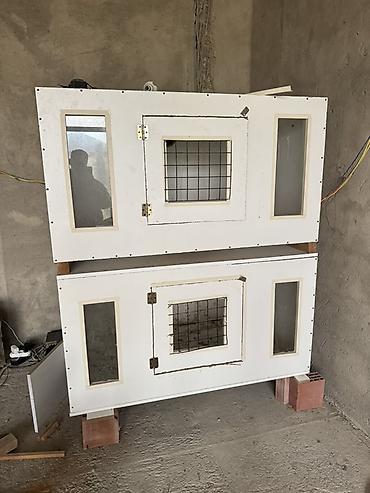 pişik geyimi: İki bölməli heyvan qəfəsi/saxlama dolabı. - Material: ağ rəngli — 1