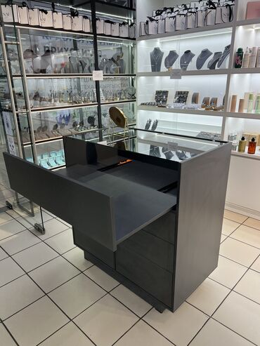 Стойки ресепшн: Столы ресепшен Администраторский стол Кассовый стол Занимаемся — 11