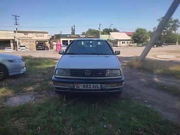 Транспорт: Volkswagen Vento: 1992 г., 1.8 л, Механика, Седан — 2
