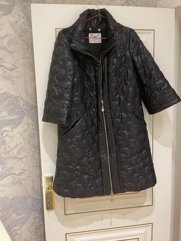 женская куртка новая: Plaş M (EU 38), L (EU 40), rəng - Qara