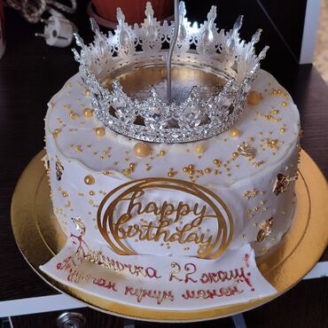 Кондитерские изделия, сладости: Детский торт, украшенный разноцветными леденцами, фигурками персонажей — 6