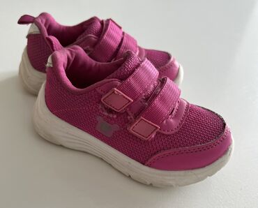кроссовки на девочку: Кроссовки Tombi для девочки 22-размер в отличном состоянии. Цена 750с