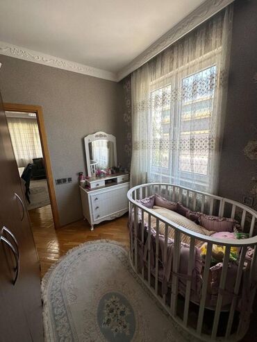 Uzunmüddətli kirayə mənzillər: 4-mikrorayonda Qızıltac Şadlıq sarayının yanında 5 mərtəbəli binanın -da lalafo.az — 4 Uzunmüddətli kirayə mənzillər: 4-mikrorayonda Qızıltac Şadlıq sarayının yanında 5 mərtəbəli binanın — 4