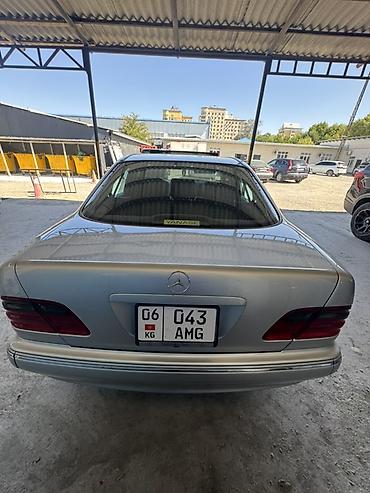 b class: Mercedes-Benz E-Class: 2002 г., 4.3 л, Автомат, Бензин, Седан — 7