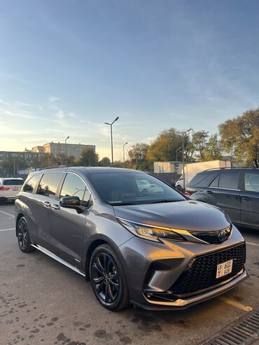 Toyota: Toyota Sienna: 2021 г., 2.5 л, Вариатор, Гибрид, Минивэн