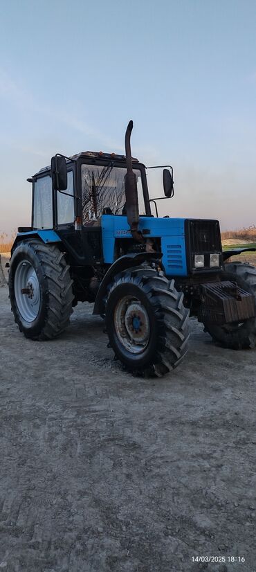 Traktorlar: Belarus traktor – mavi/qara gövdə, ön və arxa iri aqrar təkərlər — 4
