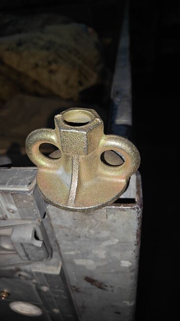 Строительные леса, стойки: Стяжные винты (тяги) для опалубки с комплектующими Предлагаются — 2