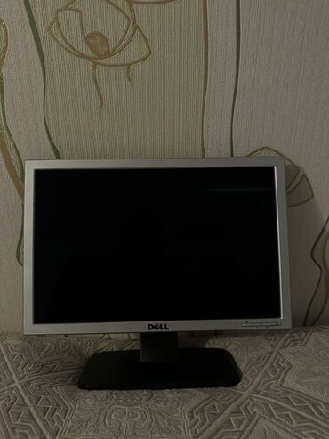 Аксессуары для ПК: Dell brendinə məxsus bu monitor, gümüşü çərçivəli və qara dayaq