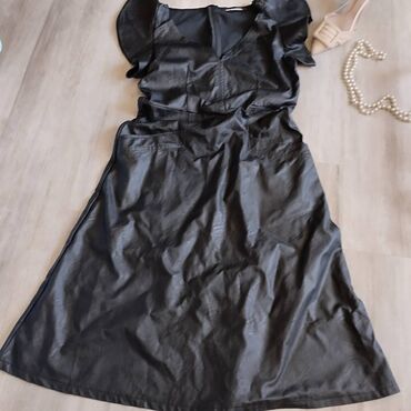 h m crna saten: Italijanska haljina od eko koze, naznacena vel.M
Kao nova