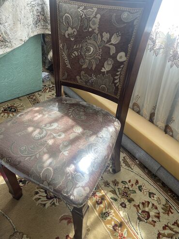 стол с стулями: Отургучтар Каптоосу менен, Жаңы