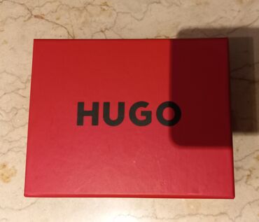 Hugo Boss pul kisesi. Yenidi Sekilde gorunduyu kimidi. hec 1