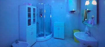 Həyət evləri və villaların satışı: Ev monolit betonla, qaya üzərində tikilib, dəniz mənzərəlidir. 1-ci — 7