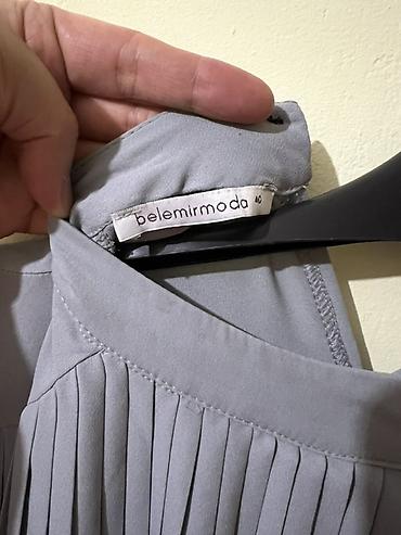 pull bear: Платье-макси Belemirmoda, размер 40. - Цвет: светло‑серый. - Фасон — 2