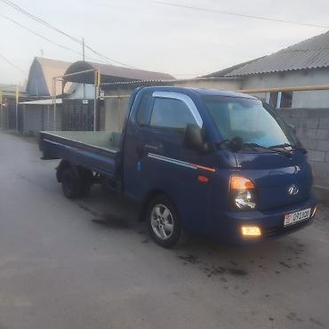 кемпинг дом на колесах: Hyundai Porter II — компактный бортовой грузовичок синего цвета — 5