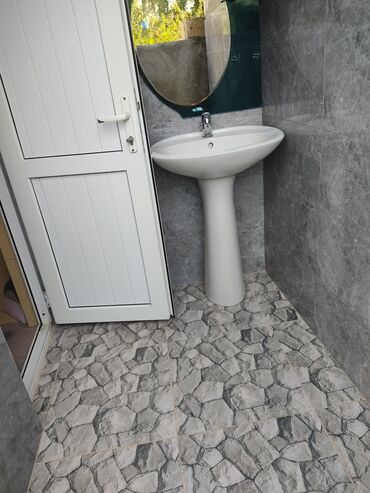 Uzunmüddətli kirayə mənzillər: Kirayə üçün tam təchiz olunmuş studiya tipli mənzil - Geniş zal/otaq — 11