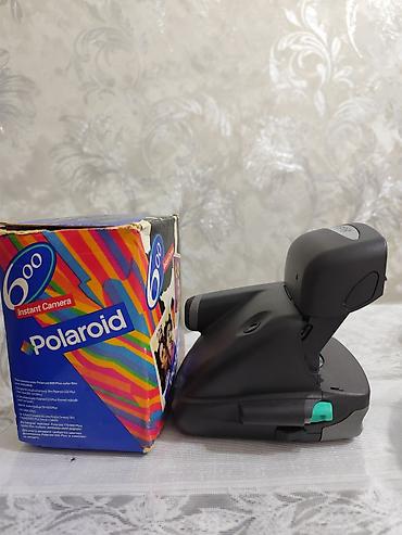 kamera polaroid: Polaroid 600 markalı ani çap edilmiş şəkil çapı üçün foto kamera. 10 — 5