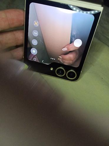 Samsung: Samsung Galaxy Z Flip – zlatna boja - Kompaktan preklopni telefon sa — 6