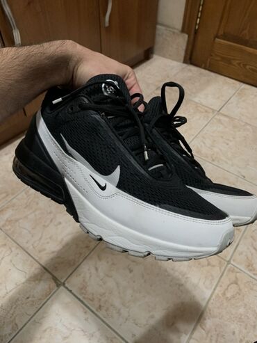кроссовки 44 размер: Мужские кроссовки, 43, Nike, Новый, цвет - Черный, Самовывоз