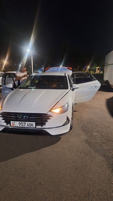 хундай саната дн8 левая передняя дверь нужен: Современный седан Hyundai Sonata белого цвета, оснащенный черным