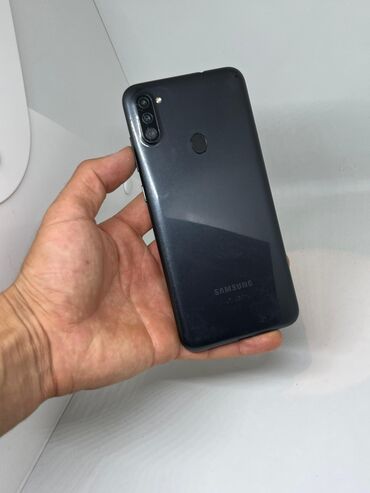 телефоны за 2000 сом: Samsung Galaxy A11, Колдонулган, 32 ГБ, түсү - Кара, 2 SIM