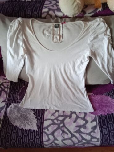 Bluze:  Bela, pamučna bluzica, Vel . xl, Nemačka roba, modernog kroja. Par — 1