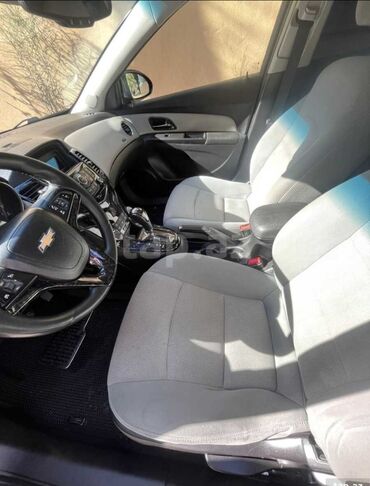 Chevrolet: Chevrolet Cruze sedan – RS paketli, qırmızı rəng. - Kuzov: 4 qapılı — 10