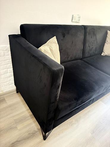 Divanlar: Qara rəngli, müasir dizaynlı üçyerlik divan

Tezedid yeniden secilmir — 1