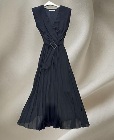 eb studio obuca: 36, 38 Elegantna crna maxi haljina bez rukava - Kroj: wrap/preklop — 1