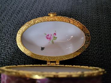 Kutije za odlaganje: Satula nova vintaz porcelanska. Nova satula,mali znak na poklopcu — 5