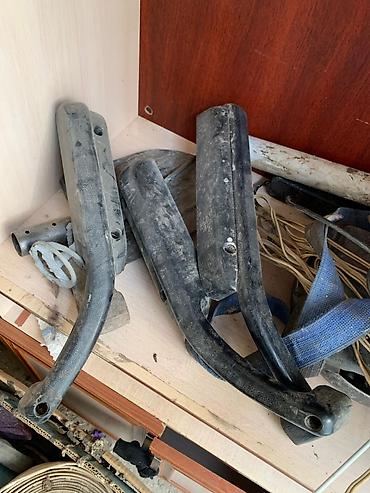 Передние фары: Предлагаются различные автомобильные запчасти, включающие задние — 4