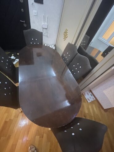 Taburetlər: Qonaq otağı üçün, Oval masa