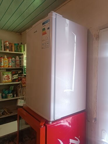 холодил: Метражный холодильник состояние идеальное почти новая