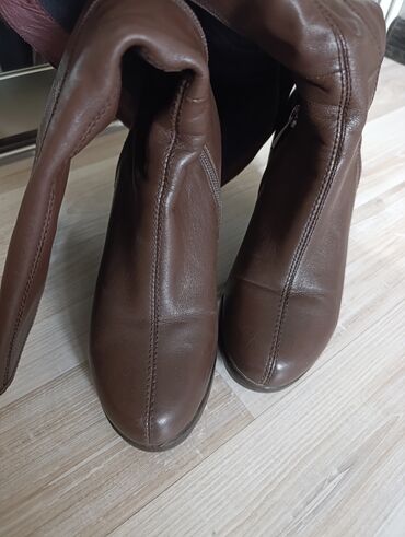 Сапоги: Продаю Сапоги женские демисезонные, размер 35-36 на узкую ногу кожа at lalafo.kg — 4 Сапоги: Продаю Сапоги женские демисезонные, размер 35-36 на узкую ногу кожа — 4