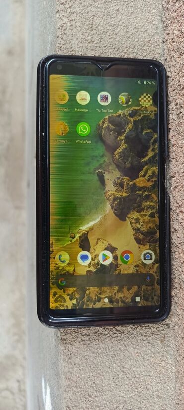 ми 10 с: Смартфон Google pixel 2 xl в черном корпусе. Видно, что экран имеет