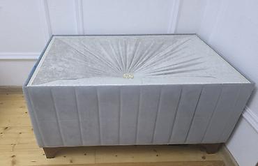 mebleri: Zərif dizaynlı yumşaq puf/oturacaq-kofe masası kombini - Material — 2