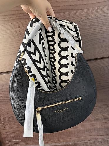 hobo: Сумка Marc Jacobs — модель Hobo (crescent) из чёрной зернистой кожи — 1