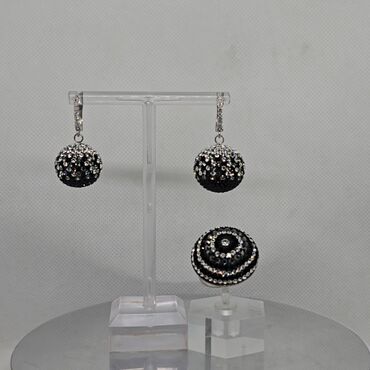 tek qas qizil sirqalar: Dəstə daxildir: Üzük, Sırğa, Swarovski, Gümüş, 925 Əyar