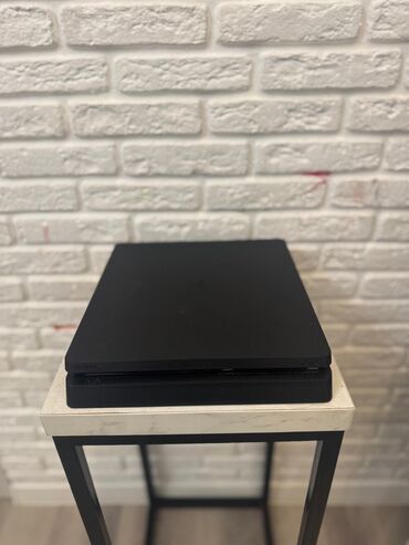 PS4 (Sony PlayStation 4): ТОРГ-уместен Playstation 4 slim 500gb Провод в комплекте! Хорошее