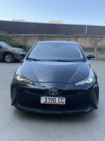 аато в рассрочку: Toyota Prius: 2019 г., 1.8 л, Вариатор, Гибрид, Хэтчбэк