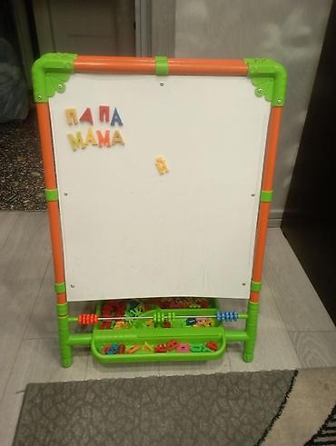 case logic: Доска-мольберт фирмы Ника. Одна сторона для маркера, она магнитная — 4