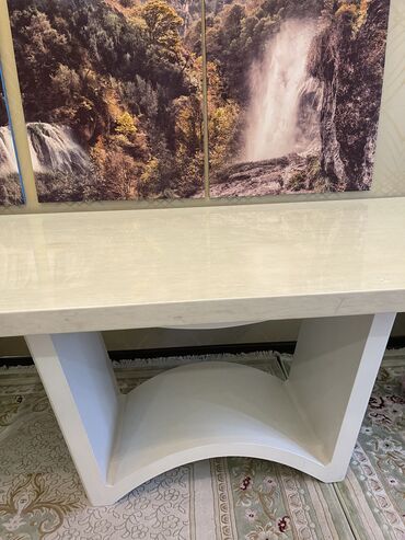 мебель мягкая бу: Продается стол для гостиной, размер 2м/1м