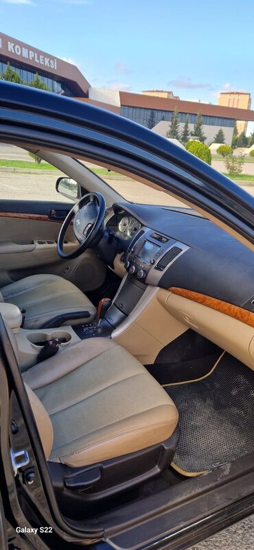 Hyundai: Hyundai Sonata sedan – qara rəng, 4 qapı, arxa ötürücülük anteni — 6