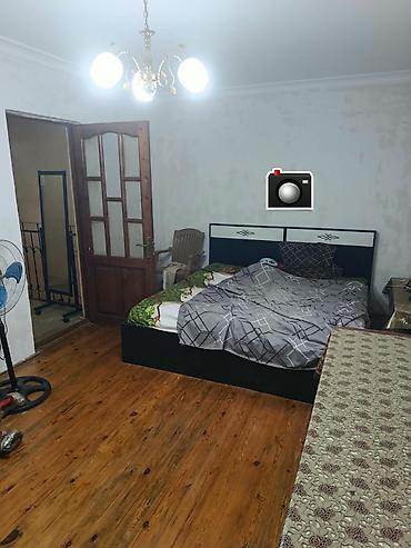 suraxanida: Həyət evi – geniş həyət qapısı və hasarla çevrili sahə. köhnə Suraxanı — 6