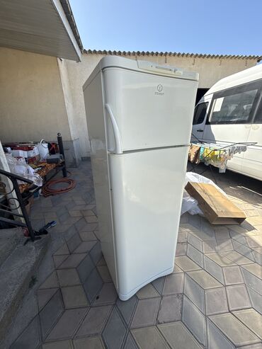 трекер бишкек: Муздаткыч Indesit, Колдонулган, Эки камералуу, No frost, 60 * 170 * 60