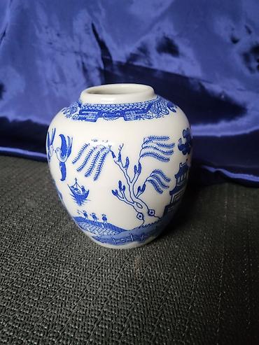 Vaze i saksije: Vaza nova Blue Willow,porcelanska 1950g+. Porcelanska nova,holandska — 3